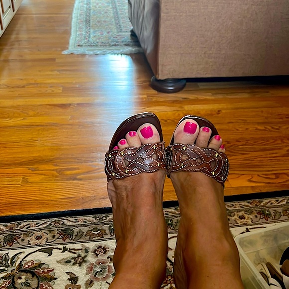 Heels😃Charles David Italy7.5BrownLeatherUnique designCable&StitchingVGCondition - Picture 2 of 8